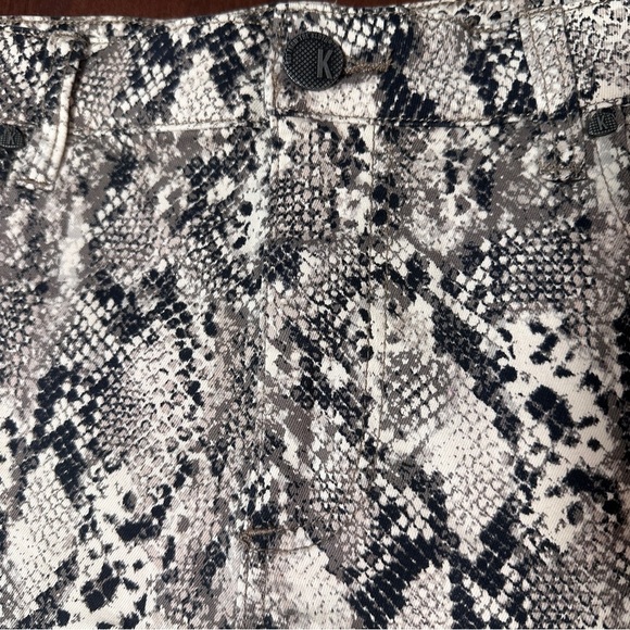 💙 Kut from the Kloth Gidget High Rise Snake Print Cut Off Shorts Women’s Size 0 - Picture 6 of 16